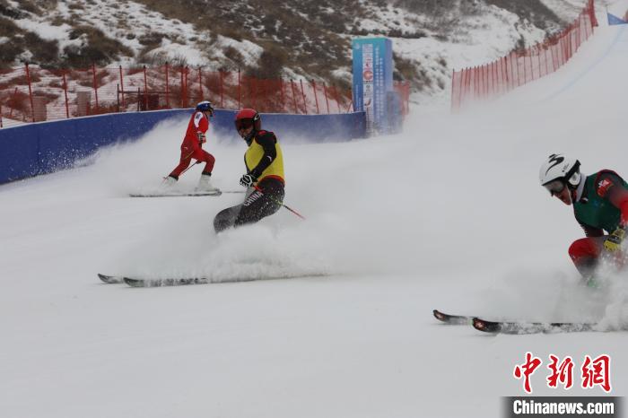 十四冬漫天大雪中辽宁队一日斩获三枚金牌，褚