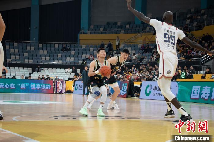 广厦队不敌南京队 胡金秋状态火热仍难救主队