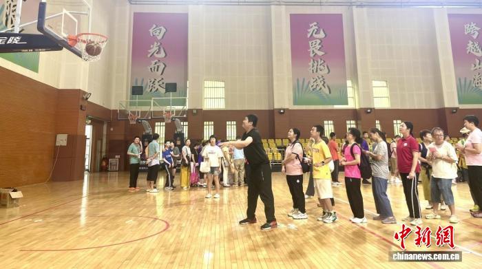 广州市特奥日活动吸引200余名智障人士参与