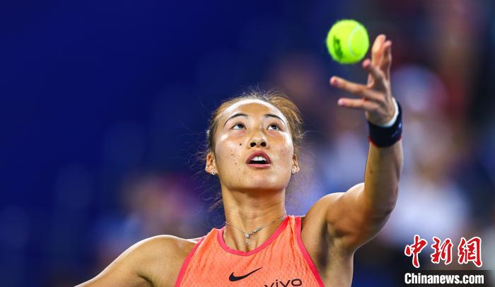 郑钦文因伤退赛锁定年终总决赛席位 成继李娜后