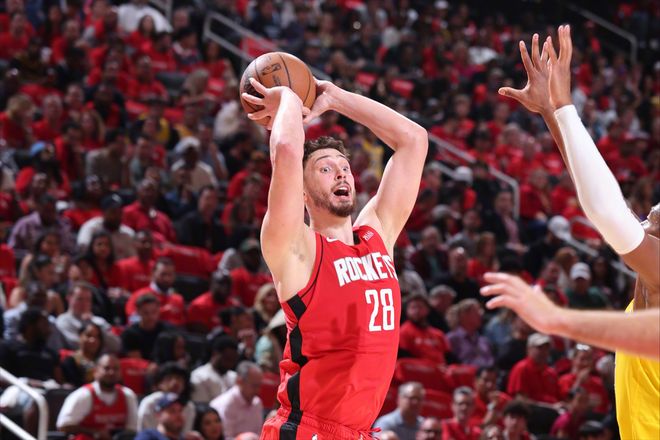 火箭0-3落后湖人系列赛悬，加时赛逆转未果